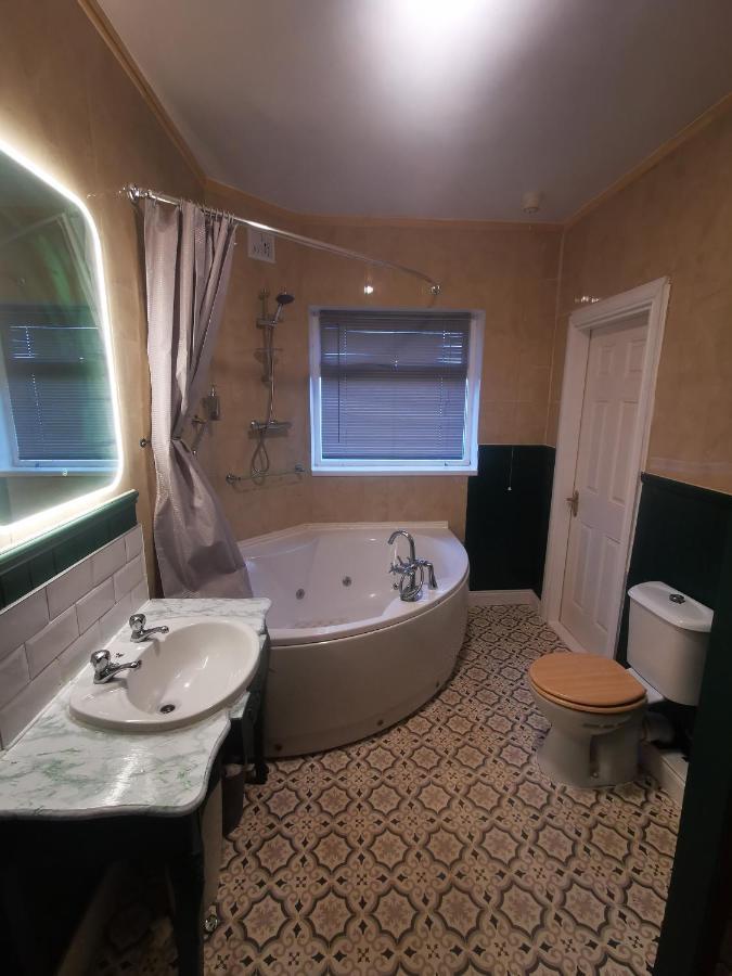 Ballycarnan Lodge Self Catering Accomodation 波特劳伊斯 外观 照片